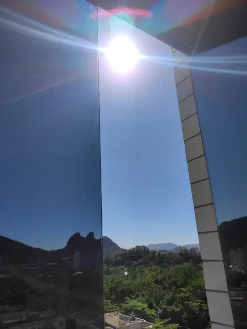 Vidro Polarizado: O Que É e Onde É Realmente Usado